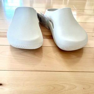 Crocs Mellow Clog stucco color Size M10/W11